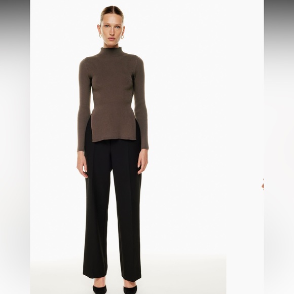 Babaton
Sculpt Knit Tie-Back Longsleeve - Picture 7 of 7